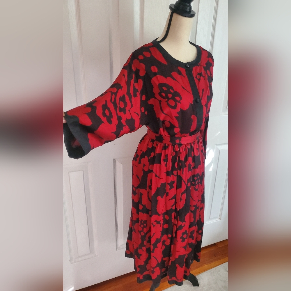 Vintage Albert Nippon Women's 100% Silk Skirt Set